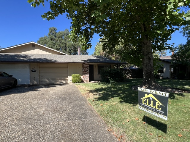 2907 Jolyn Way - B