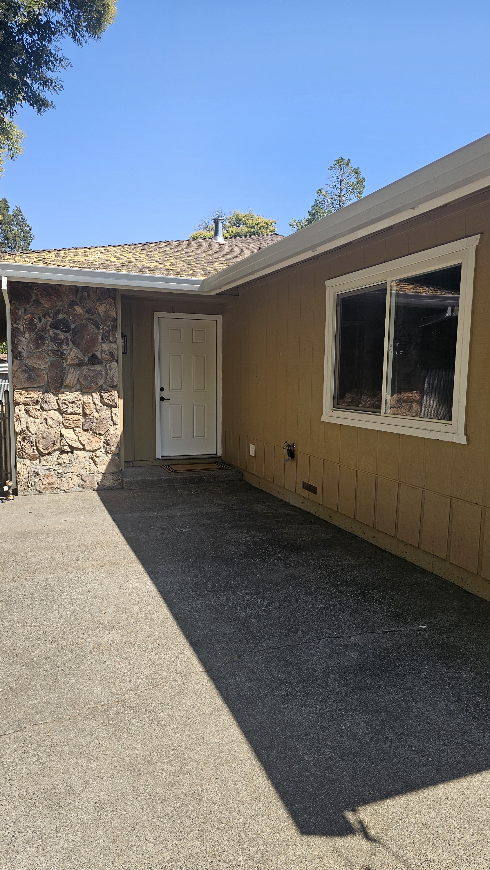 1080 Robinson Street - Duplex